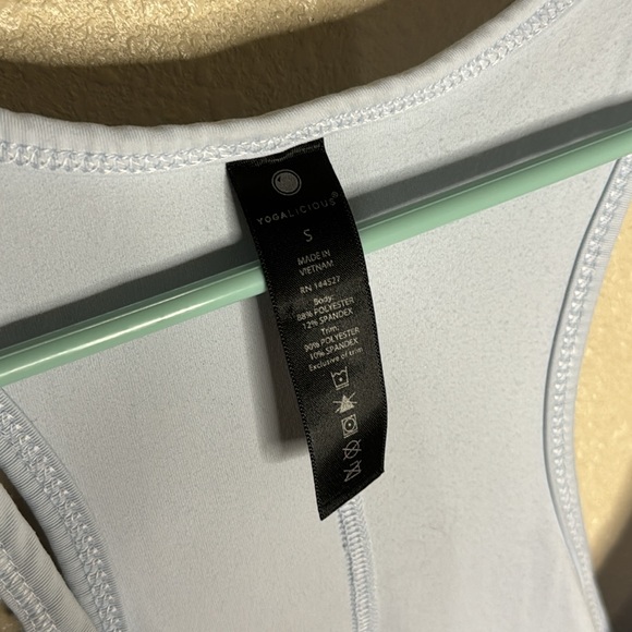 3 Piece All in Motion/Yogalicious Set Size XS/S - Picture 3 of 11